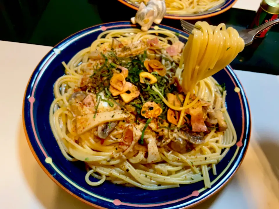 Snapdishの料理写真:マッシュ、エノキ、しめじ、エリンギのきのこたっぷり和風パスタ
#和風パスタ
#キノコパスタ|Takeshi  Nagakiさん