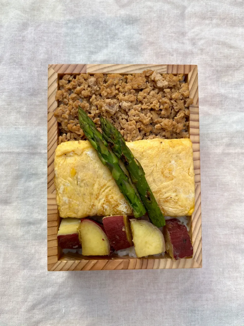 Snapdishの料理写真:鶏そぼろ弁当。|chocohimeさん