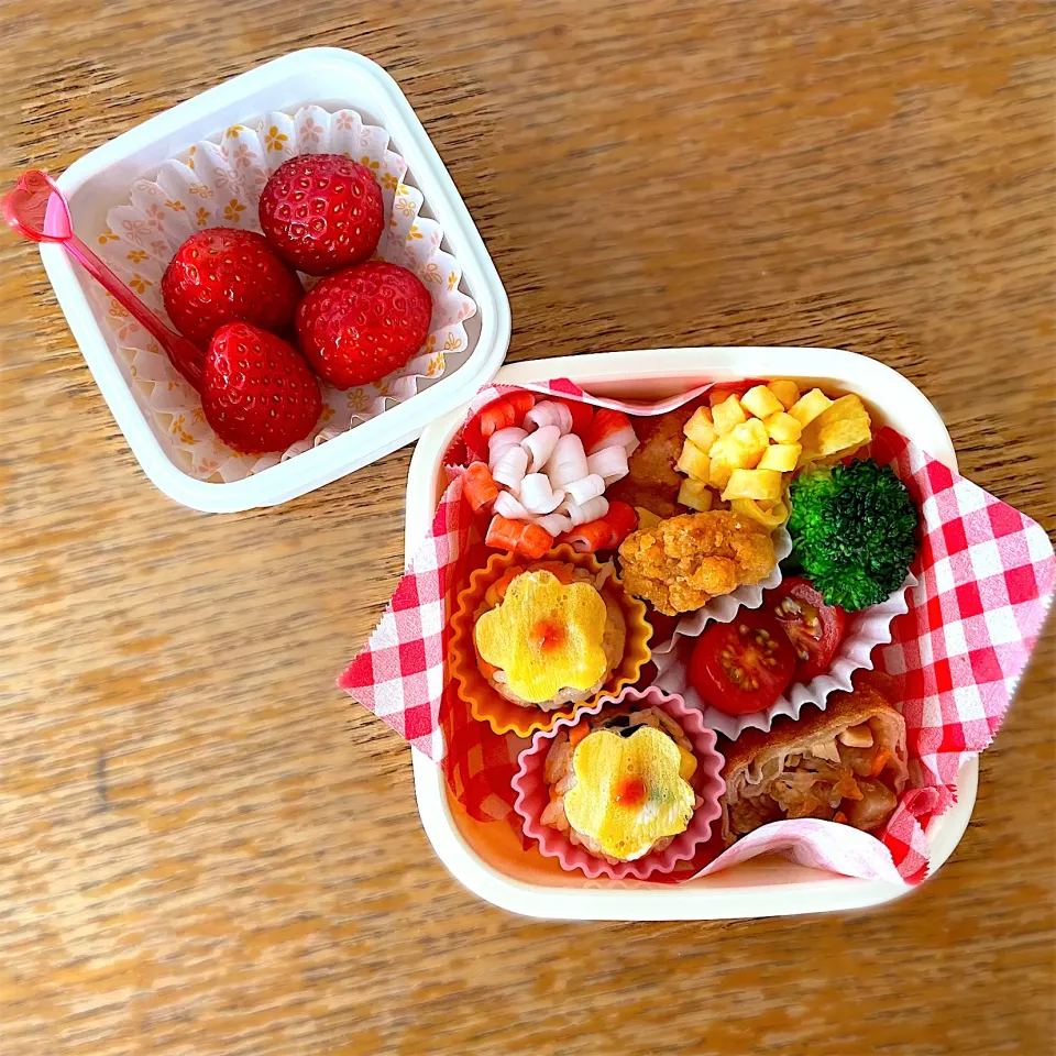 お花オムライスおにぎり弁当|ふうりんさん