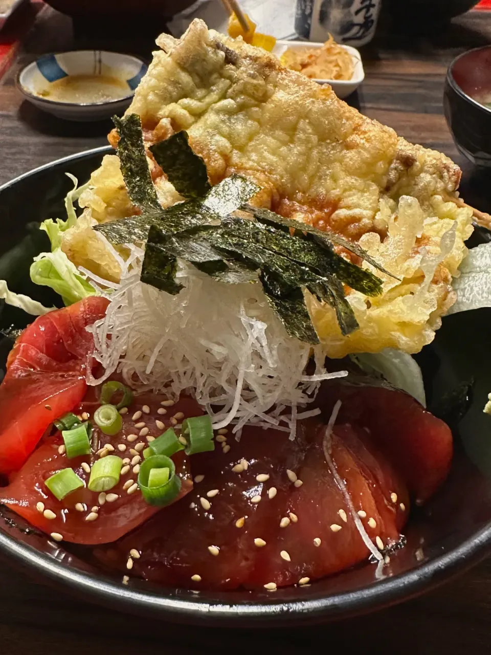 Snapdishの料理写真:鮪の漬け丼、鯵の天ぷらのせ|女神さん