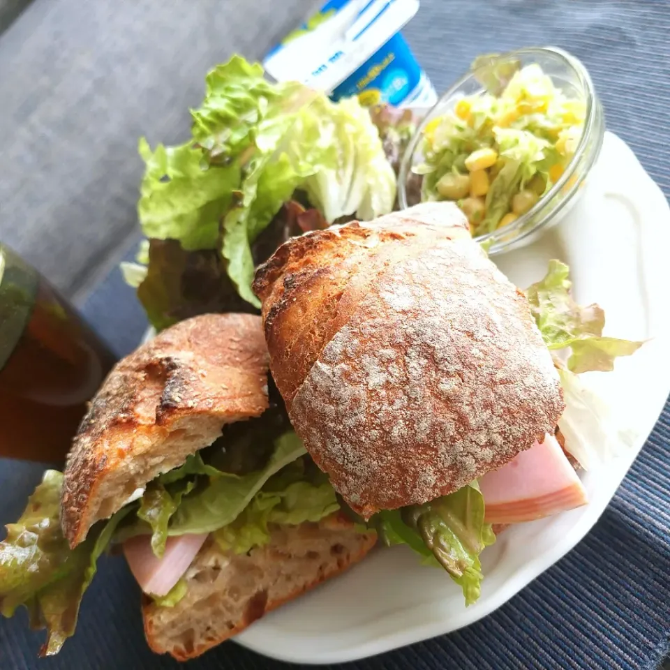 ハードブレッドパン🥖でサンドイッチ🥗|しあるさん