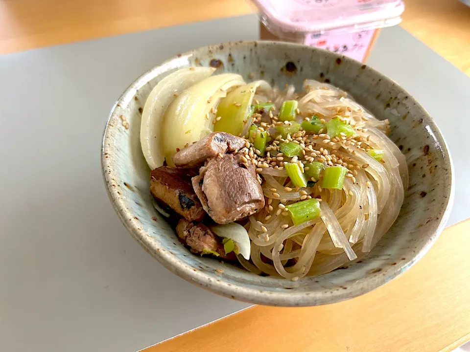 Snapdishの料理写真:鰯缶とマロニーの発酵そみファ煮|かなっぺさん