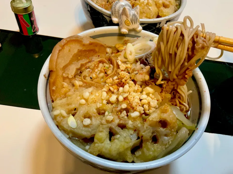 車麩と牛肉と玉ねぎをコトコト煮たものと蓮根の天ぷらでお蕎麦|Takeshi  Nagakiさん