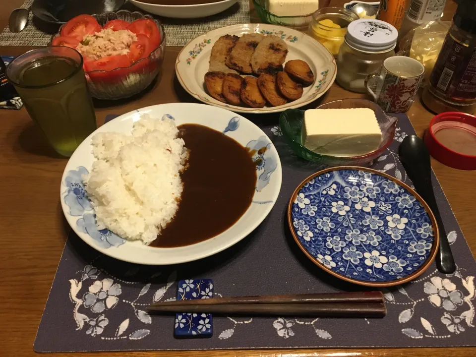 カレーライス、網焼きじゃこ天＆薩摩揚げ、サラダ、冷奴(夕飯)|enarinさん