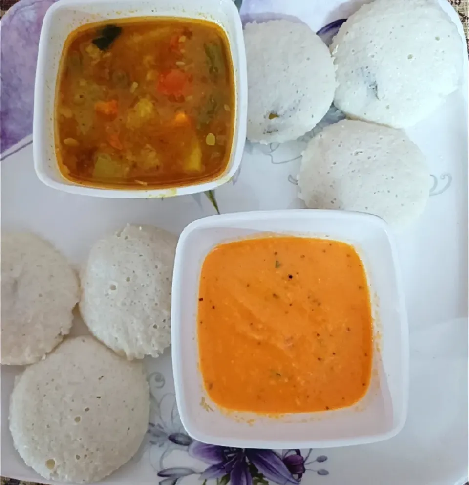 idlisambhar #southindianfood #idli #foodphotography #foodie #indianfood #dosa #food #foodblogger #sambhar #breakfast #foodporn #southindian #idlichutney #foodst|पल्लवी राजपूतさん