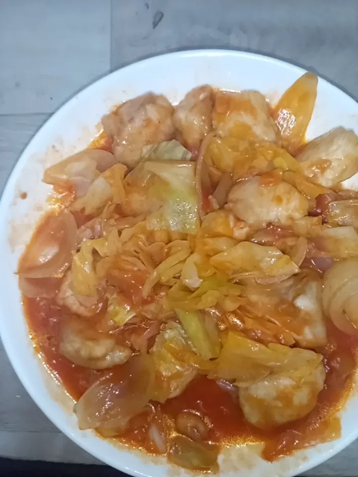 キャベツ鶏胸肉玉葱のトマト煮|俊一さん