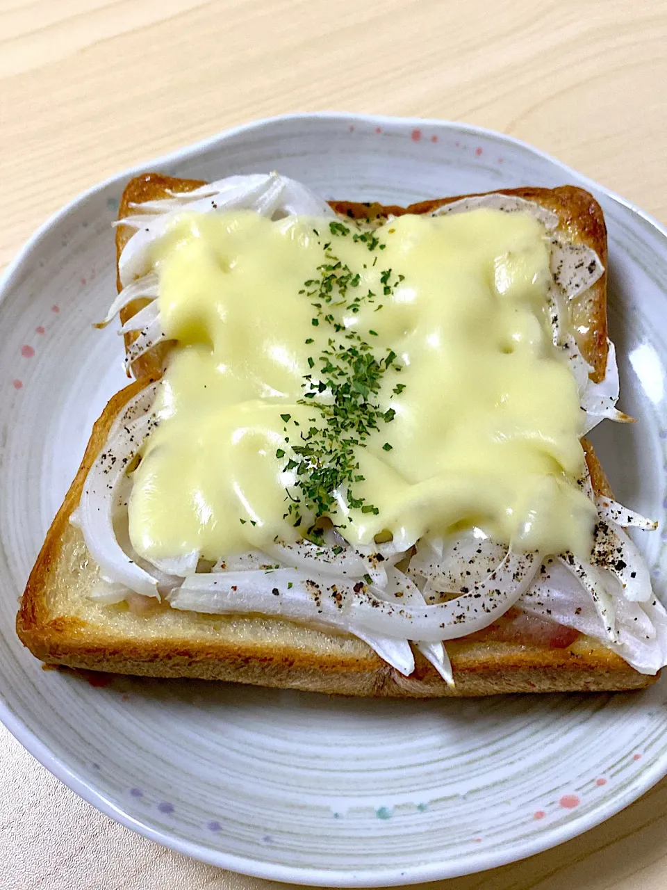 新玉ねぎとハムのチーズトースト🧀|Yuco Nagasawaさん