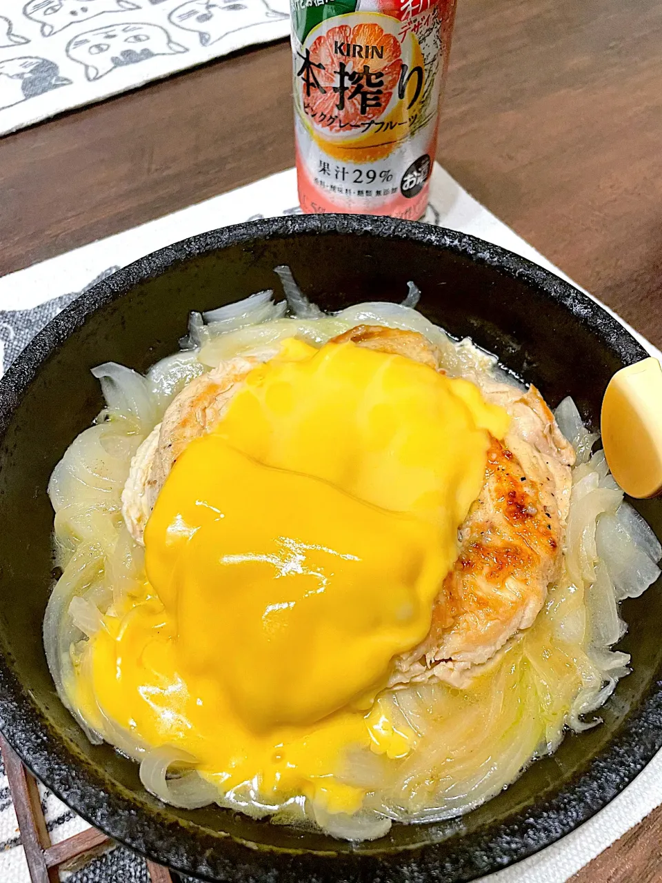 鶏胸と新玉ねぎのチーズハーブ蒸し|ぷわこさん