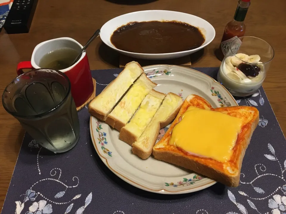 ガーリックハムチーズトースト、トースト＆ディップカレー(昼飯)|enarinさん