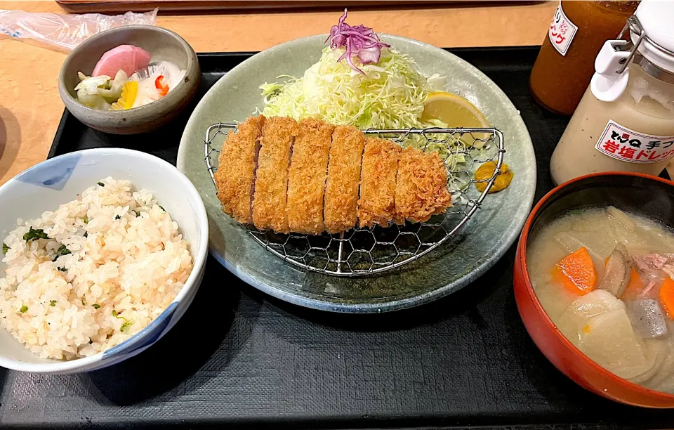 トンカツと桜海老ごはんとトン汁|じょんさん