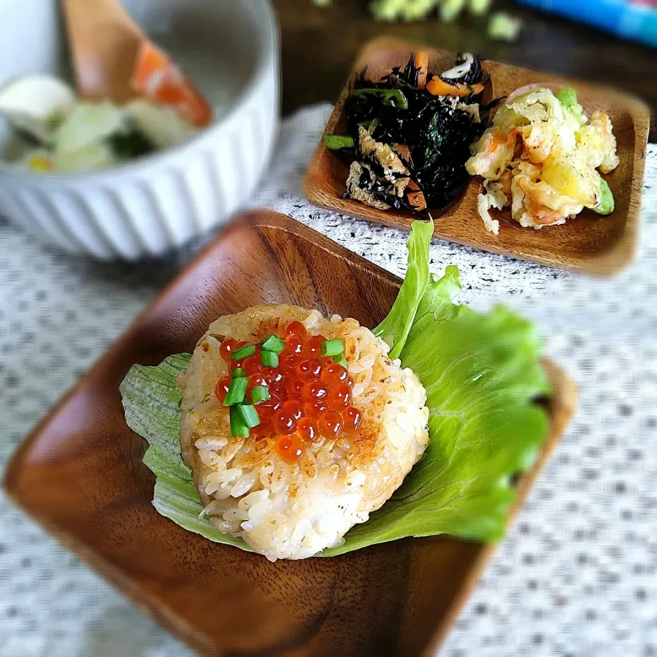 鯛めし焼きおにぎりで🍙
おひとり様ランチ✌|とまと🍅さん