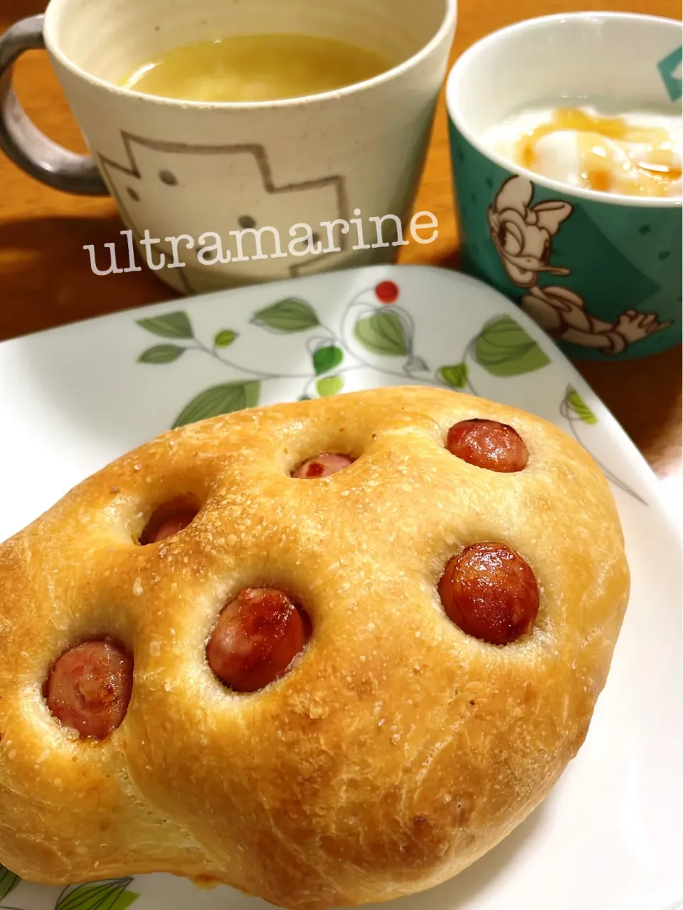 Snapdishの料理写真:＊朝ごはん。ソーセージフォカッチャ♪＊|ultramarineさん