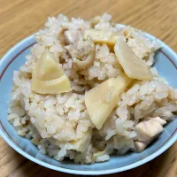 Snapdishの料理写真:タケノコご飯🍚|こうさん