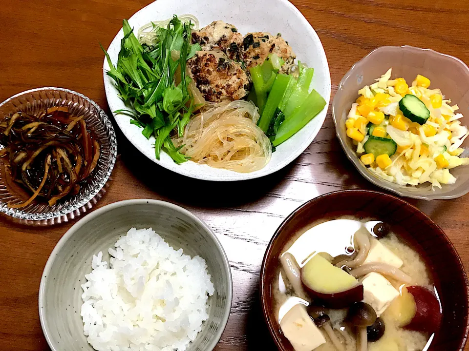 主菜　豚肉団子の中華煮、春雨、大根、小松菜、水菜　　息子の肉団子は２倍量🐷|柚子きりかさん