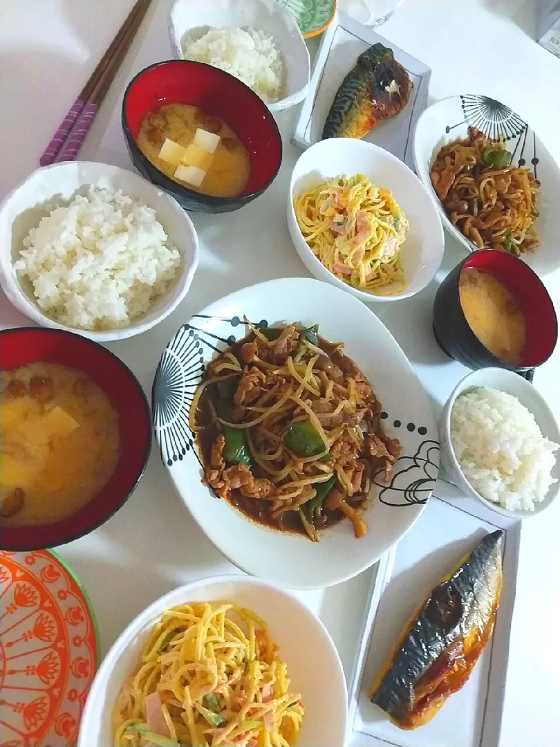 夕食(*^^*)
豚肉と野菜のオイスターソース炒め(もやし、ピーマン、しめじ)
塩サバ焼
スパサラ
お味噌汁(なめこ、豆腐)|プリン☆さん