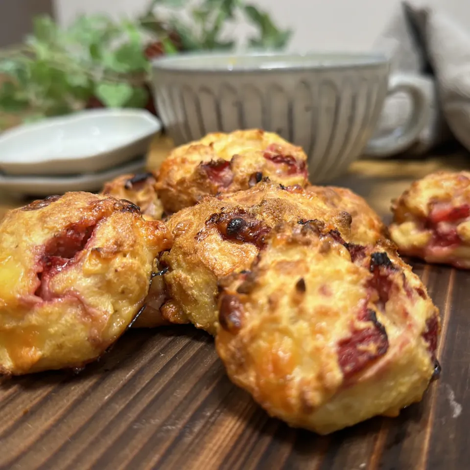 Snapdishの料理写真:フレッシュいちごでチーズと豆腐のパン粉焼き丸めちゃいました⁉️|くまちゃんさん