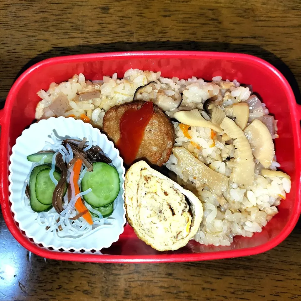 私弁当🍱
　筍ごはん😄

　毎年あく抜きした筍持って来てくれる職場のお友達　ありがたや～😄|miimiさん