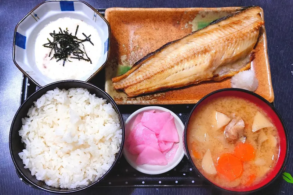 今日の朝ごはん（ごはんは福島県産福笑いに縞ほっけの開き、大和芋のとろろ、鶏肉と野菜の味噌汁、漬物（岩下の梅しそ大根））|Mars＠釜飯作り研究中さん