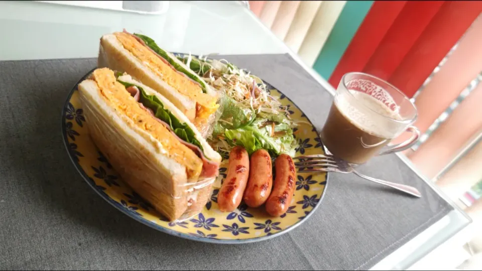 お家でモーニング🍞☕️|シンニャンさん