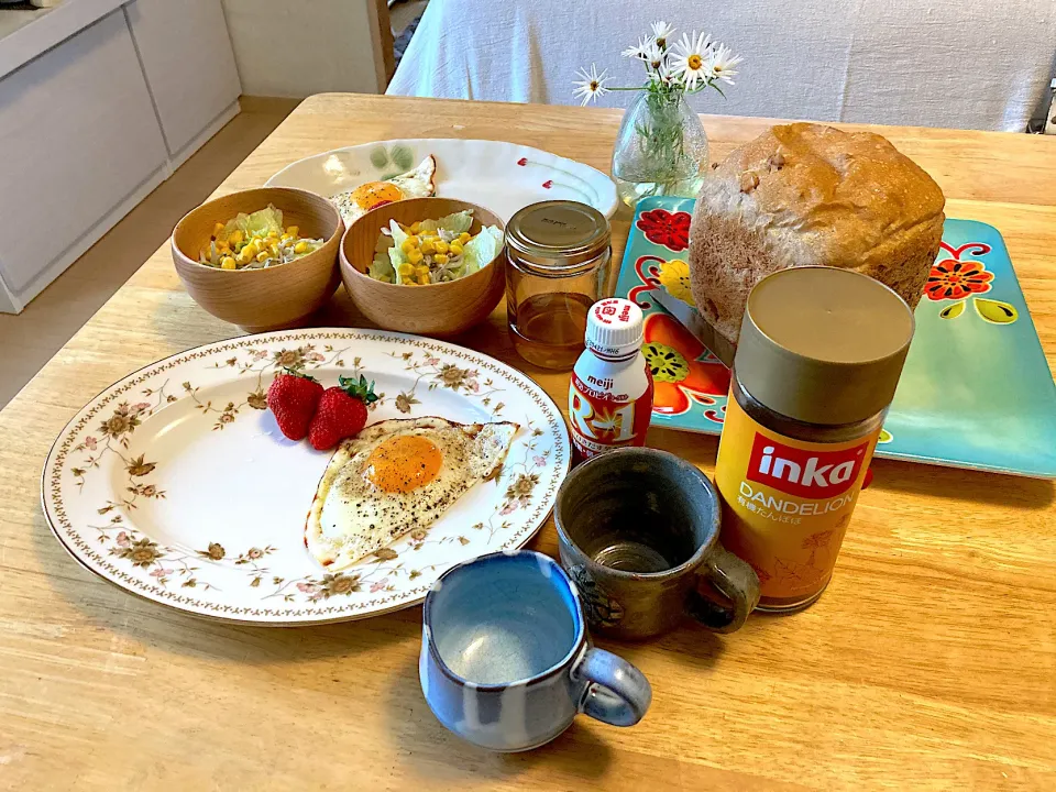 甘酒ぶどう食パン🍞手でちぎって蜂蜜や無塩のグラスフェッドバターをつけてむしゃむしゃ食べました😋|さくたえさん