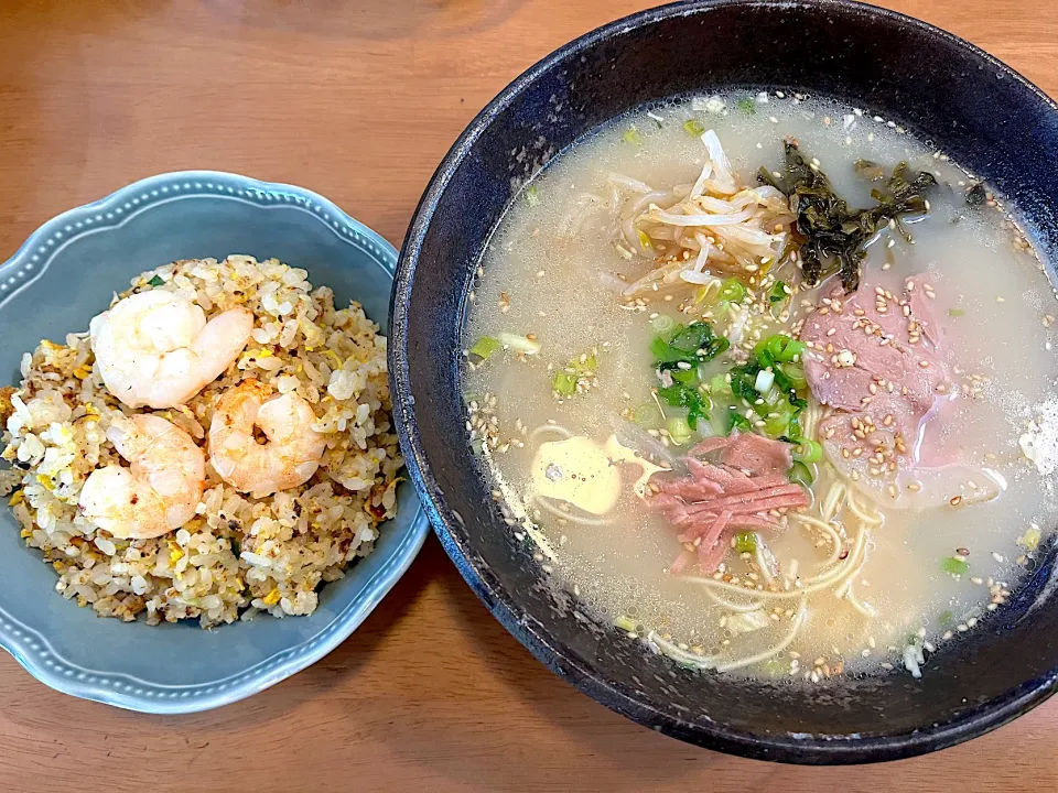 とんこつラーメンとエビチャーハン|ゆっこっこさん