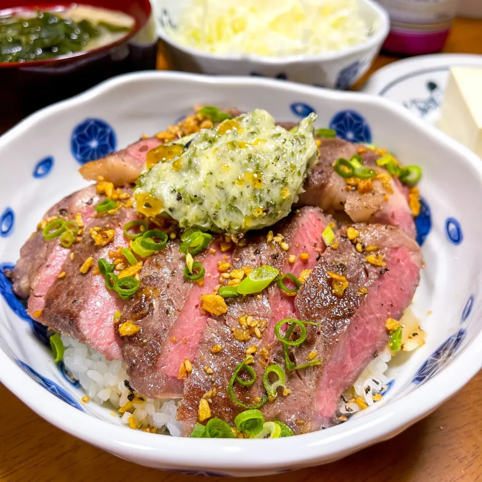 Snapdishの料理写真:【ステーキ丼】|ristorante_sallyさん