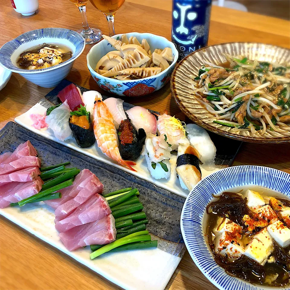 カンパチ刺身　もずくスープ　筍の土佐煮　大豆ミートのもやしニラ炒め|じゅんさんさん