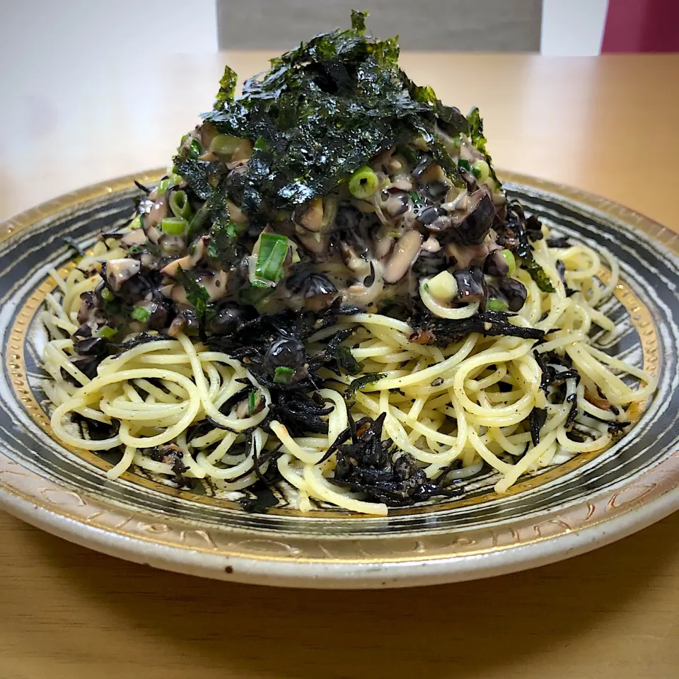 #vegan 
梅ひじきと黒豆納豆のパスタ|makiko_aさん