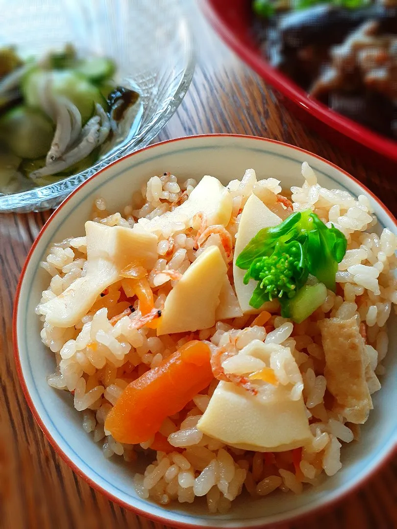 義母に喜んでもらった筍ご飯🍀

『ほかほかの竹の子ご飯頂きぬ
嫁の温もり身体をめぐる』|fumfumさん