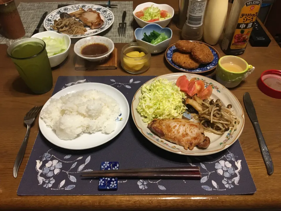 ポークソテー、きのこ炒め、野菜炒め、コロッケ、サラダ(夕飯)|enarinさん