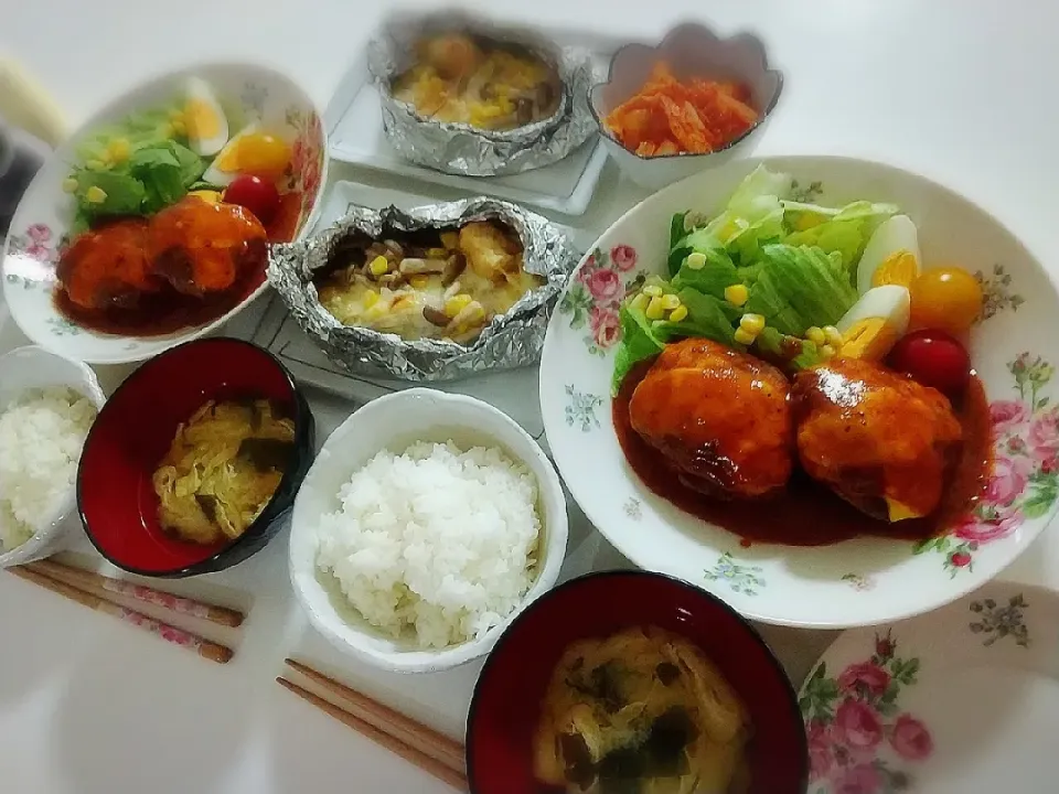 夕食(*^^*)
チーズインハンバーグ&サラダ🥗
タラとしめじとじゃがいものチーズホイル焼き
キムチ
お味噌汁(ワカメ、油揚げ)|プリン☆さん