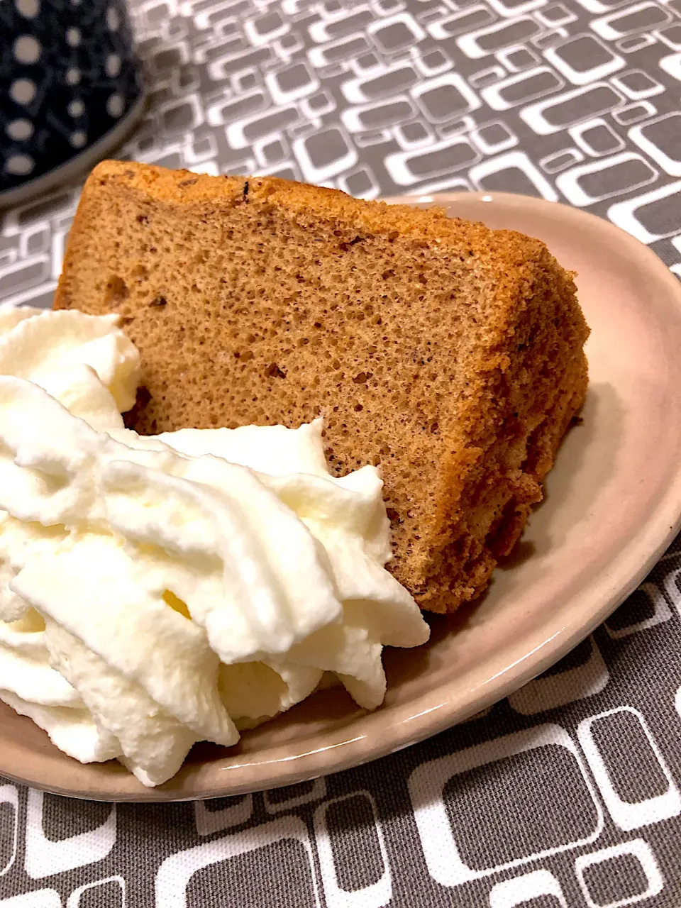 スパイスシフォンケーキ 、生クリームぞえ|amiさん