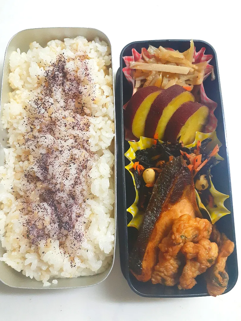 ☆中学生弁当☆玄米入りゆかりごはん、切干大根、薩摩芋レモン煮、ひじき煮物、鰤照焼、薩摩揚げ|ｼｮｺﾗさん