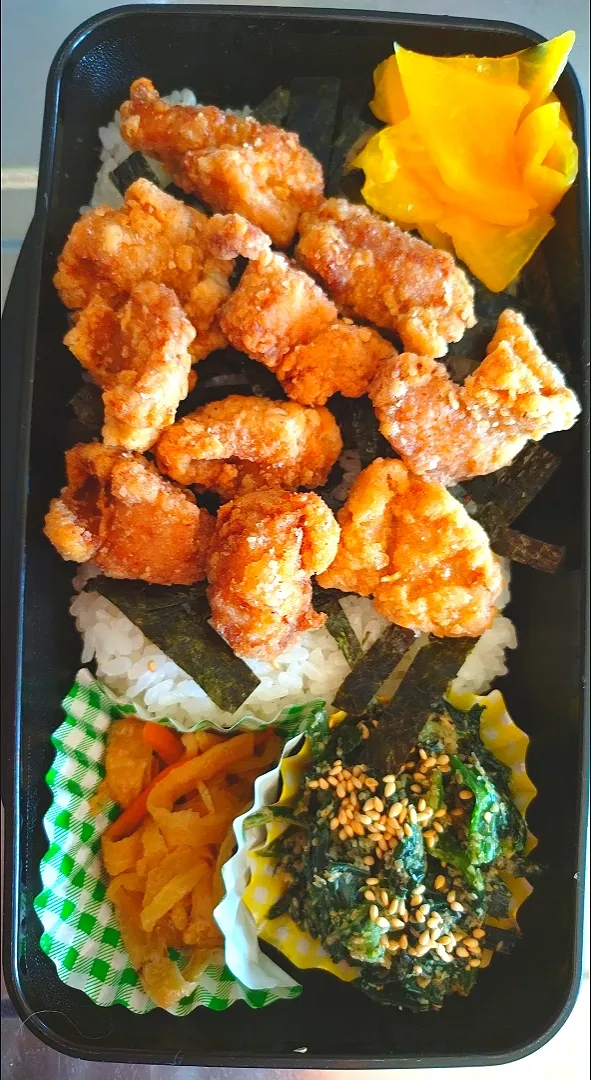 Snapdishの料理写真:旦那弁当　2023/4/17

豚唐揚げ
ほうれん草のごま和え
切り干し大根の煮物|ユキヨメ♪さん