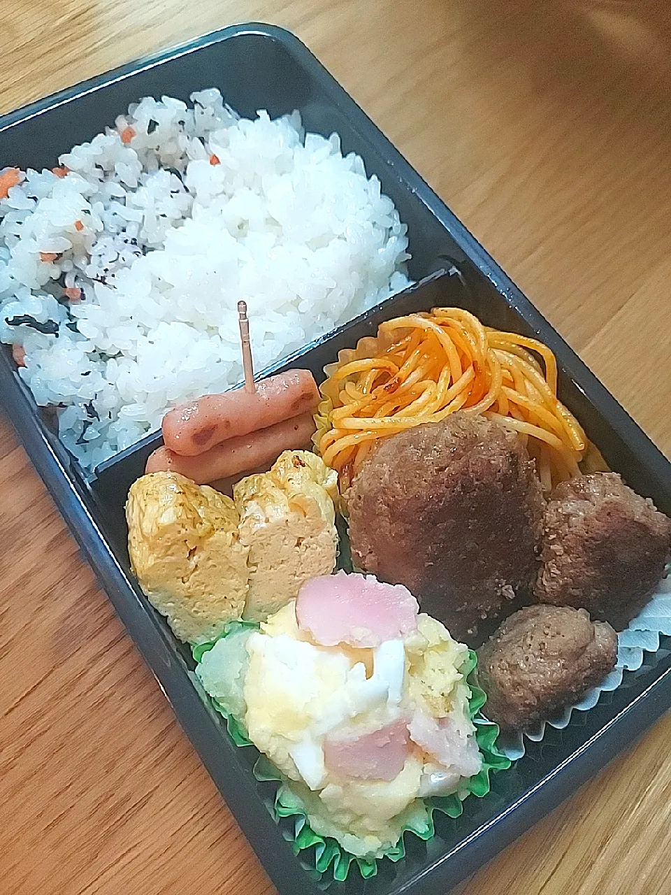 中１男子のハンバーグ弁当(ハートの卵焼きは許してね)|*＊Ayumi⭐izumi*さん