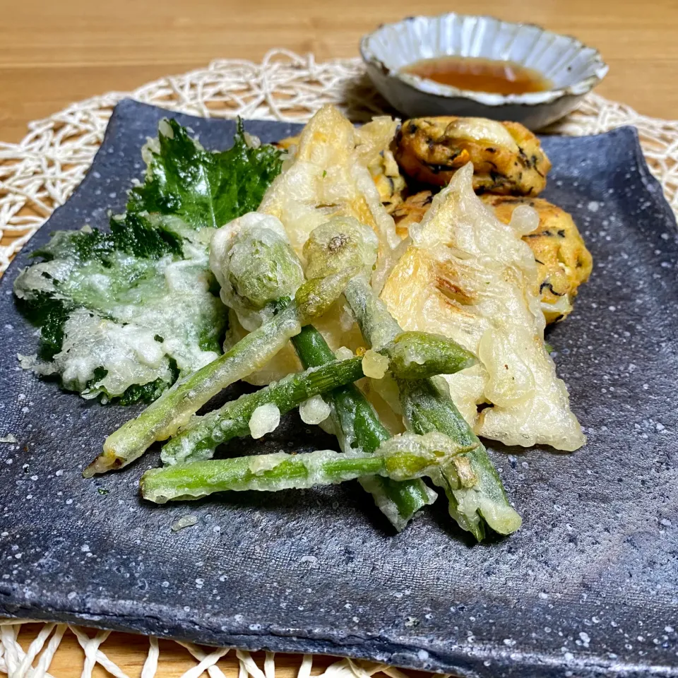 Snapdishの料理写真:yucca@さんの料理 ネギ坊主の天麩羅|sakurakoさん