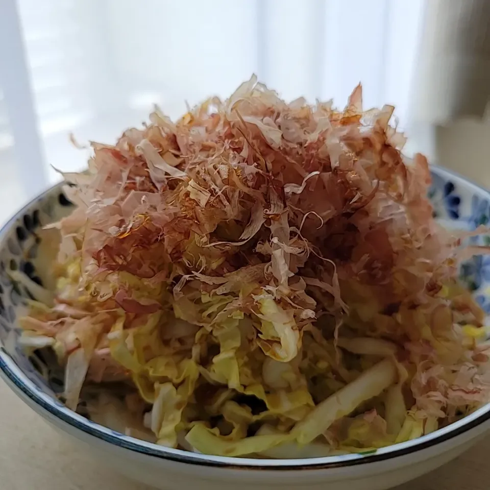 ふふ　新玉と春キャベツ
おかかたっぷり💮|みるくここあさん