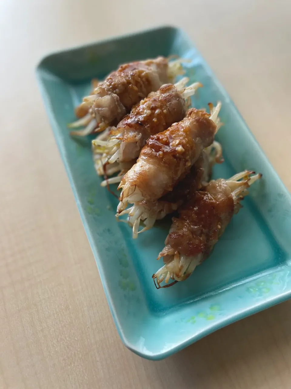 酒粕塩麹で焼き絡めた豚しゃぶ肉もやし巻き巻き|sonokoさん