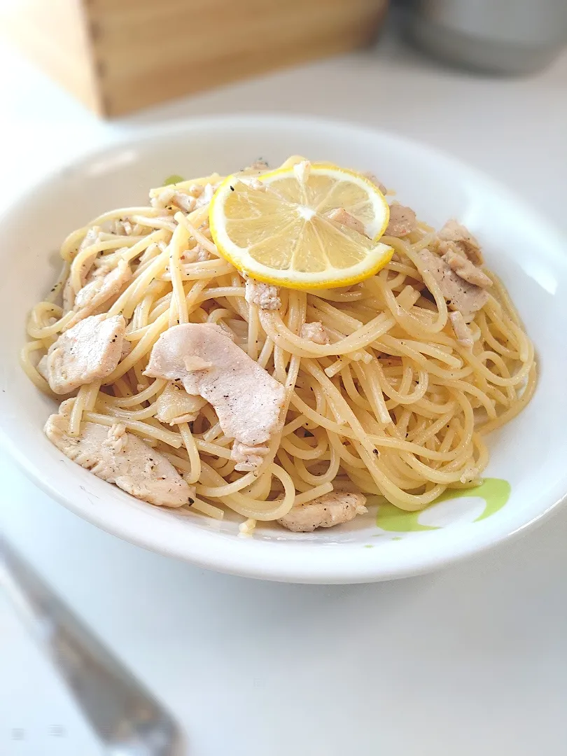 鶏胸肉のレモンパスタ|烏賊シャトルさん