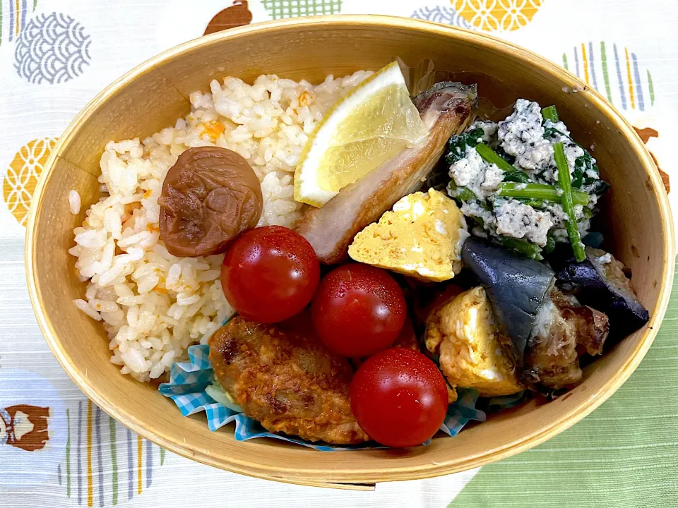 豚肉味噌焼き、ブリ照焼、玉子焼き、おばんざいのニンジンご飯🍱|なお🅿️さん