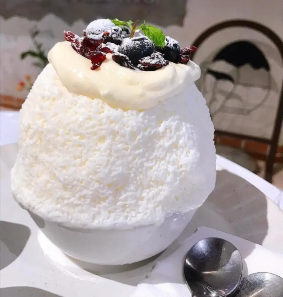 Snapdishの料理写真:Wild Berries Velvet Cream Cheese Bingsu 🍓🍒🫐🍇
...
... 
Sweet, Refreshing & Flavorful 😋💜|An'leeさん