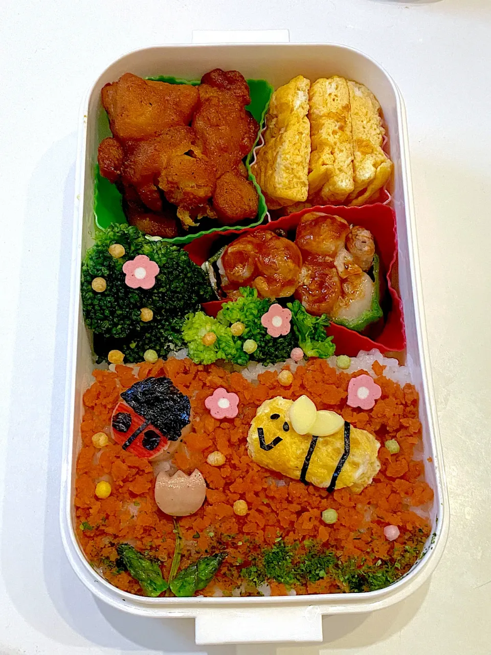 春のお弁当🐝🐞🌷|Sさん