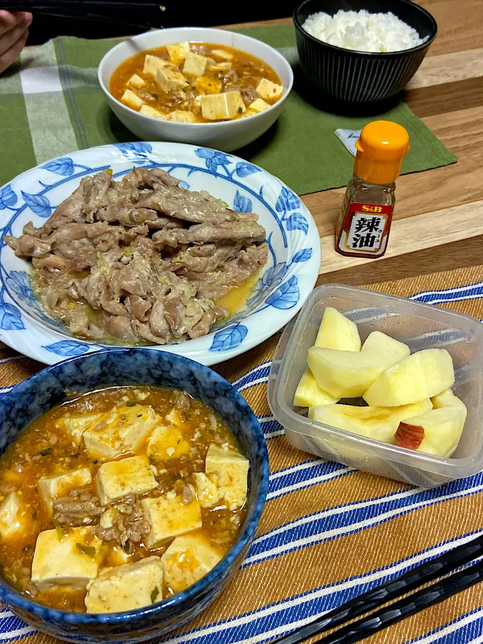 Snapdishの料理写真:お夕飯。麻婆豆腐。セセリネギ塩ダレ炒め。|renharuruさん