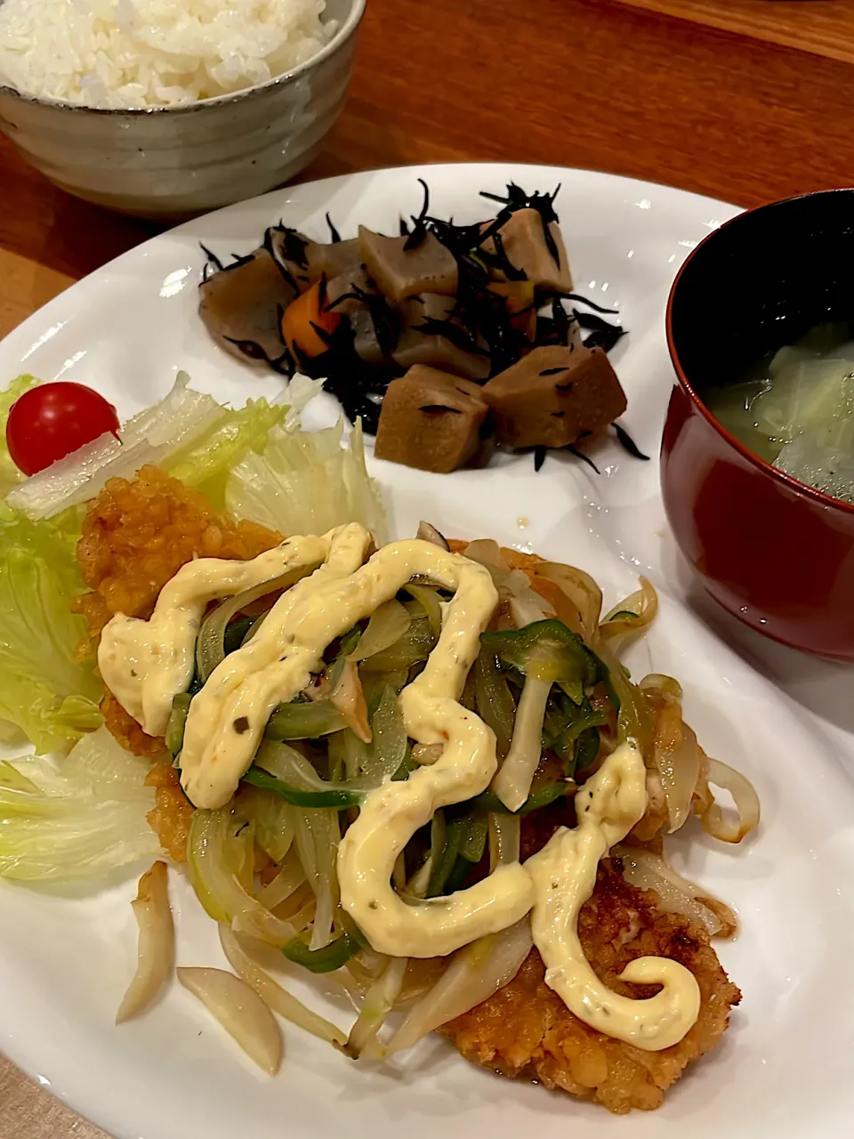 Snapdishの料理写真:チキン南蛮　煮物　新玉スープ|とゆあさん