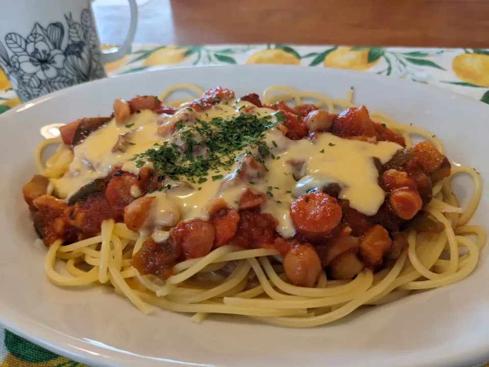 雪印メグミルク「meltoro(メルトロ)」でトロ～っとチーズソースのラタトゥイユナポリタン🍝|Kanaさん