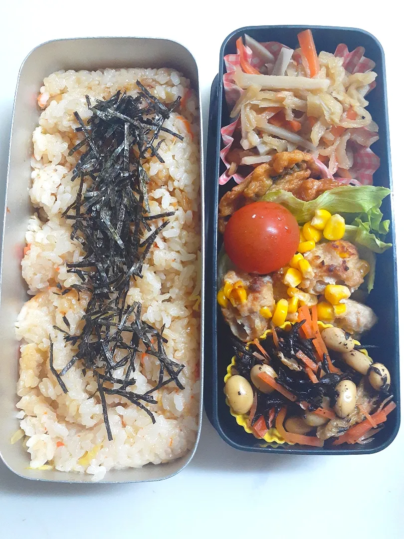 Snapdishの料理写真:☆中学生弁当☆玄米入り筍ごはん、切干大根、薩摩揚げ、ミニトマト、コーン入り肉団子、ひじき煮物|ｼｮｺﾗさん