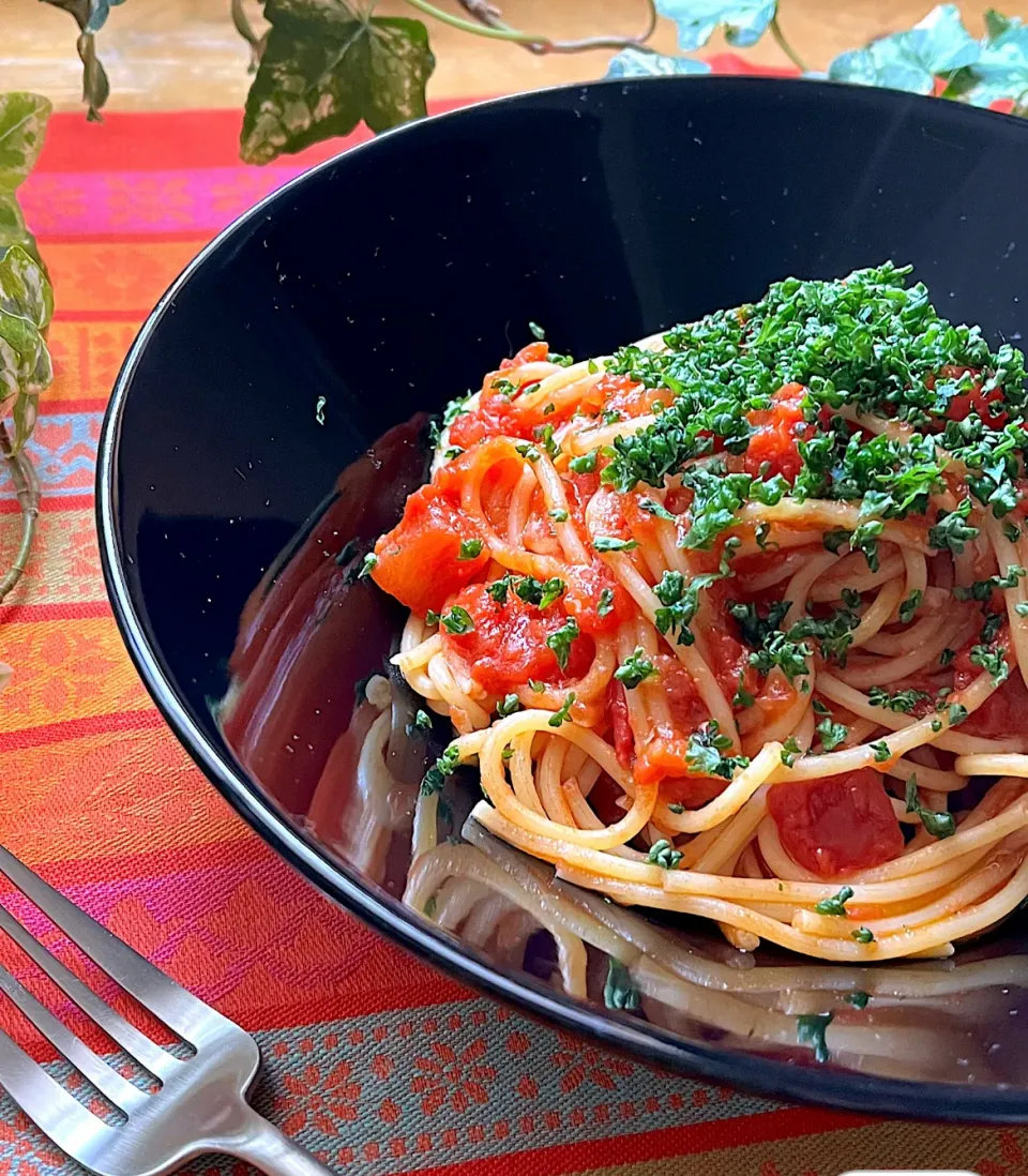 🍅🍝シンプル過ぎるくらいシンプルな スパゲッティ ポモドーロ🍅🍝|Hollyさん