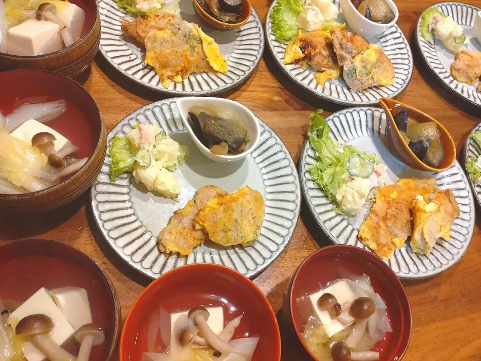 Snapdishの料理写真:豚ヒレピカタ　ナス玉ねぎみそ炒め煮　具入り湯豆腐|m aさん