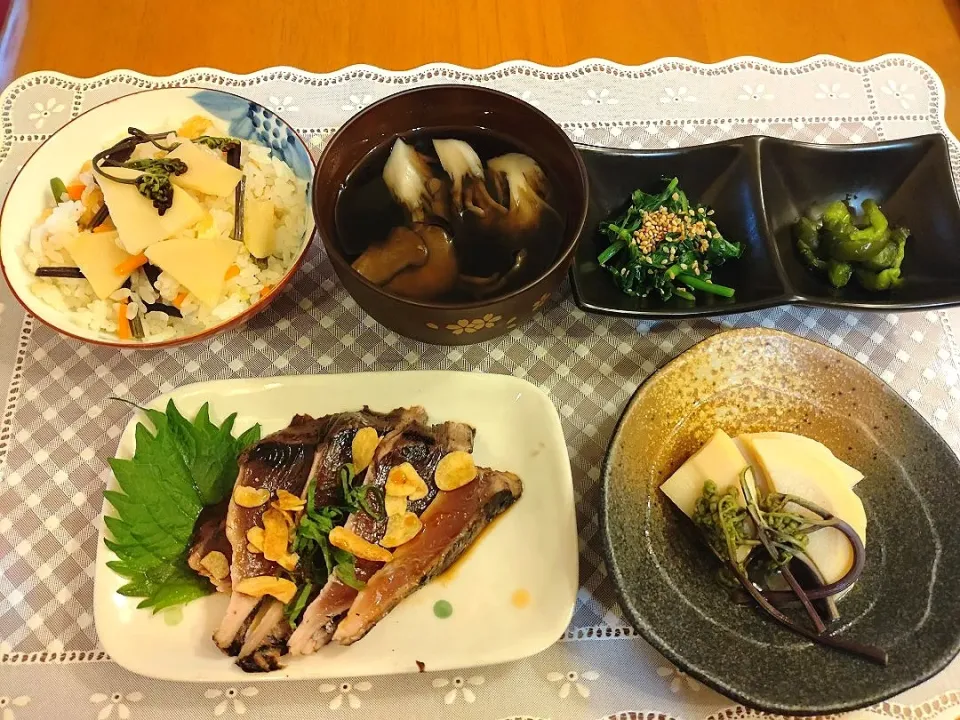 ☆炊き込みご飯
☆たけのこ＆わらび炊き合わせ
☆かつおタタキ
☆舞茸吸い物
☆春菊ゴマ和え＆キュウリ漬|chikakoさん