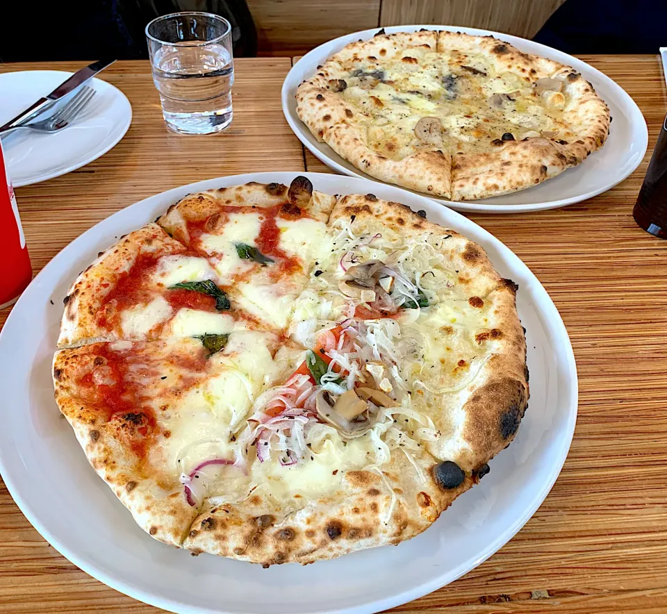 Snapdishの料理写真:富良野チーズ工房のピザ🍕|がおりんさん